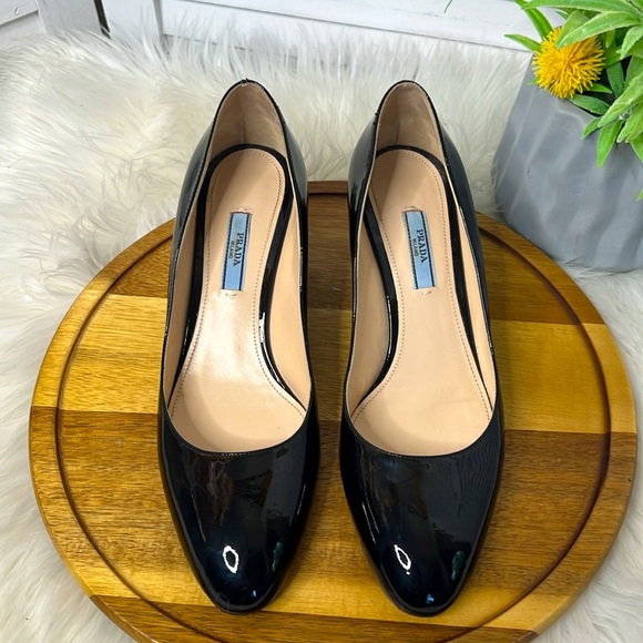 Prada Black Patent Leather Round Toe Bow Heel 2" Elegant Designer Sz. 38.5 - Picture 3 of 11
